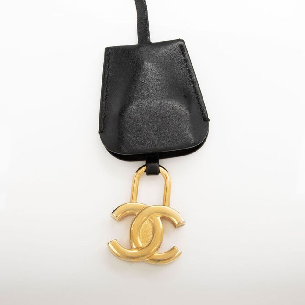 Chanel Caviar Leather CC Filigree Small Vanity Case - Picture 13 of 13